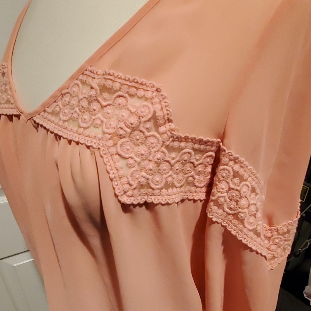 💞Lauren Conrad sheer blouse - Picture 2 of 5